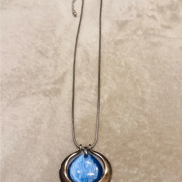 Lia Sophia “Bayside” Pendant Necklace - Picture 2 of 4